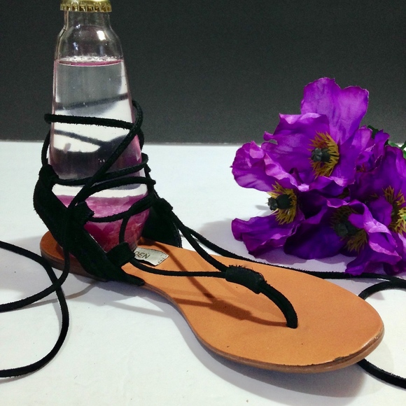 Steve Madden Shoes - STEVE MADDEN Black LEATHER Gladiators Size 6.5